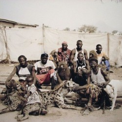 トレーナー「コラ。人を食べちゃけません！」　ピカチュウ「グルゥゥゥッ…」