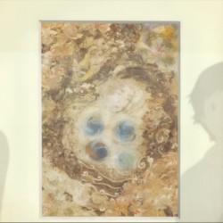 お湯をかける少女